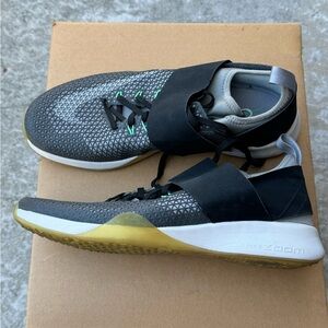 Nike Zoom Strong - black and grey - size 9